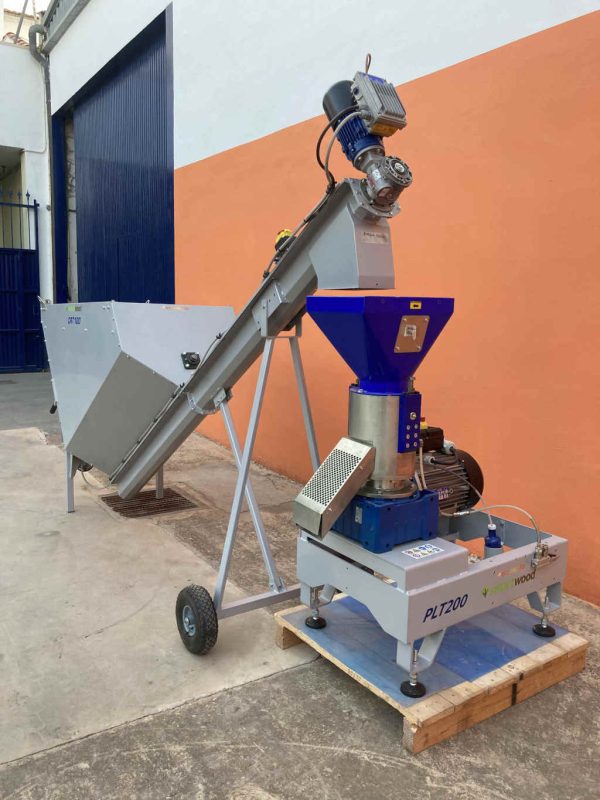 Conjunto peletizadora industrial PLT200B y cargador de biomasa CRT100 reacondicionados por Ecofricalia para producción de pellets