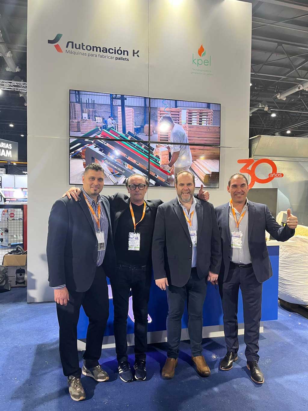 Equipo de Ecofricalia y KPEL en FITECMA 2025, presentando soluciones integrales de peletización para biocombustibles sólidos.